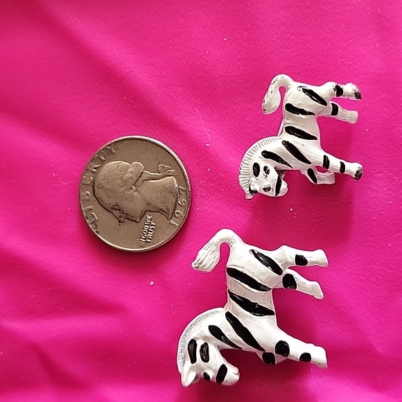 Zebra Pin Set - Picture 3 of 3